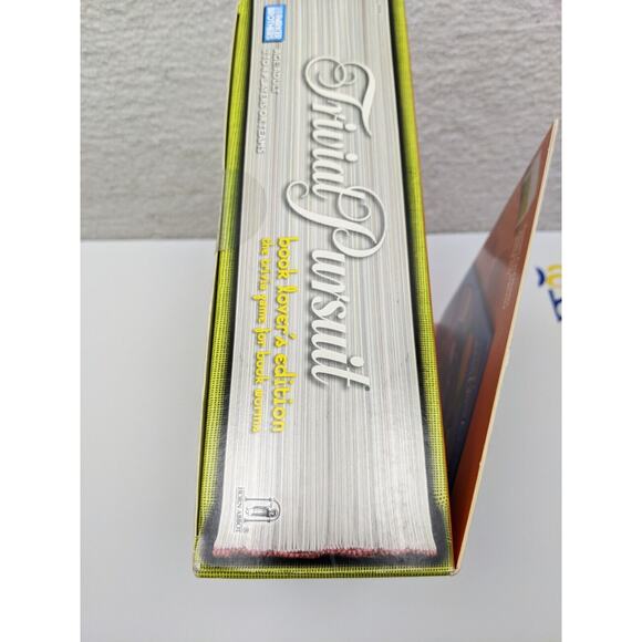 Trivial Pursuit Book Lover's Edition 2004 Authors Literary Characters Retail $50 - Picture 2 of 5